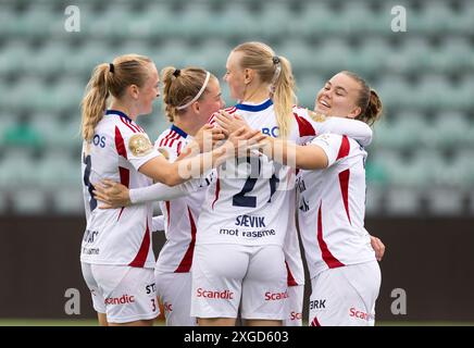 Oslo, Norvège. 07 juillet 2024. Oslo, Norvège, 7 juillet 2024 : les joueurs de Valerenga célèbrent après avoir marqué lors du match de football de la Toppserien League entre Stabaek et Valerenga au stade Nadderud à Oslo, Norvège (Ane Frosaker/SPP) crédit : SPP Sport Press photo. /Alamy Live News Banque D'Images