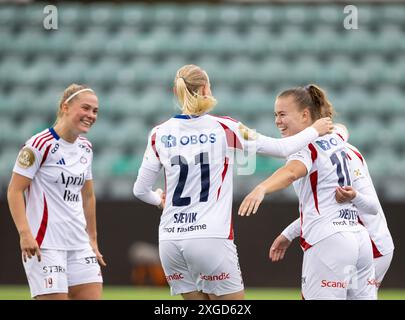 Oslo, Norvège. 07 juillet 2024. Oslo, Norvège, 7 juillet 2024 : les joueurs de Valerenga célèbrent après avoir marqué lors du match de football de la Toppserien League entre Stabaek et Valerenga au stade Nadderud à Oslo, Norvège (Ane Frosaker/SPP) crédit : SPP Sport Press photo. /Alamy Live News Banque D'Images