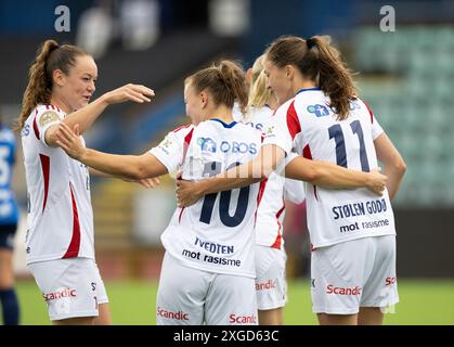 Oslo, Norvège. 07 juillet 2024. Oslo, Norvège, 7 juillet 2024 : les joueurs de Valerenga célèbrent après avoir marqué lors du match de football de la Toppserien League entre Stabaek et Valerenga au stade Nadderud à Oslo, Norvège (Ane Frosaker/SPP) crédit : SPP Sport Press photo. /Alamy Live News Banque D'Images