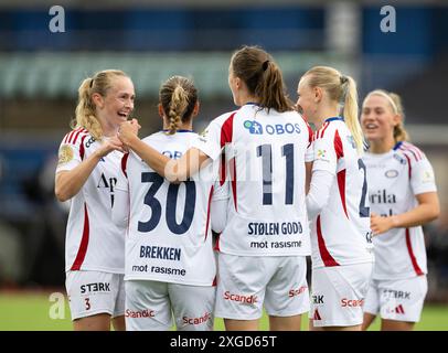 Oslo, Norvège. 07 juillet 2024. Oslo, Norvège, 7 juillet 2024 : les joueurs de Valerenga célèbrent après avoir marqué lors du match de football de la Toppserien League entre Stabaek et Valerenga au stade Nadderud à Oslo, Norvège (Ane Frosaker/SPP) crédit : SPP Sport Press photo. /Alamy Live News Banque D'Images