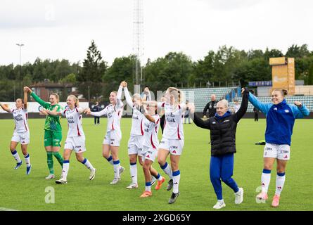 Oslo, Norvège. 07 juillet 2024. Oslo, Norvège, 7 juillet 2024 : les joueurs de Valerenga célèbrent leur victoire dans le match de football de la Ligue Toppserien entre Stabaek et Valerenga au stade Nadderud à Oslo, Norvège (Ane Frosaker/SPP) crédit : SPP Sport Press photo. /Alamy Live News Banque D'Images