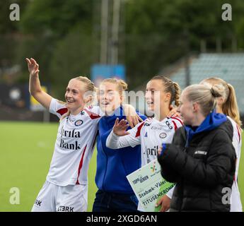 Oslo, Norvège. 07 juillet 2024. Oslo, Norvège, 7 juillet 2024 : les joueurs de Valerenga célèbrent leur victoire dans le match de football de la Ligue Toppserien entre Stabaek et Valerenga au stade Nadderud à Oslo, Norvège (Ane Frosaker/SPP) crédit : SPP Sport Press photo. /Alamy Live News Banque D'Images