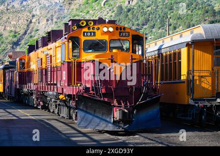 Durango, CO, États-Unis - 15 juin 2024 ; train diesel Durango et Silverton à voie étroite en attente de départ Banque D'Images