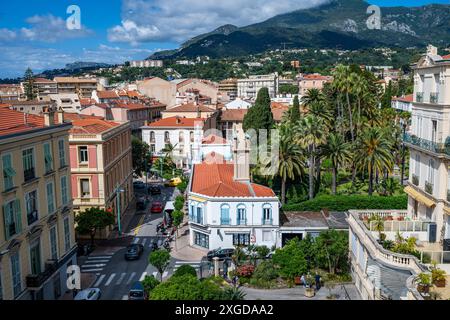 Vue sur la ville balnéaire de Menton, Alpes Maritimes, Provence-Alpes-Côte d'Azur, Côte d'Azur, Côte d'Azur, France, Europe Banque D'Images