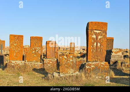 Cimetière Noratus, le plus grand cimetière avec khachkars en Arménie, près du lac Sevan, région de Gegharkunik, Arménie, Eurasie Banque D'Images