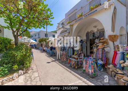 Vue de magasin, restaurant et café via Giuseppe Orlandi, Anacapri, île de Capri, Campanie, Italie, Méditerranée, Europe Banque D'Images