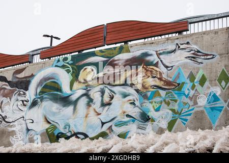 Murale chiens de traîneau sous le thème 'Come Together' à l'Hôpital général Qikiqtani à Iqaluit, Nunavut, Canada Banque D'Images