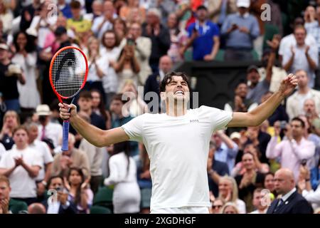 Wimbledon, Londres, Royaume-Uni. 08 juillet 2024. Taylor Fritz, des États-Unis, se réjouit de sa victoire de cinq sets sur le numéro 4, Alexander Zverev, d'Allemagne. À Wimbledon aujourd'hui. Crédit : Adam Stoltman/Alamy Live News Banque D'Images