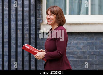 Rachel Reeves, chancelière de l'Échiquier, à Downing Street pour une réunion du Cabinet. Banque D'Images