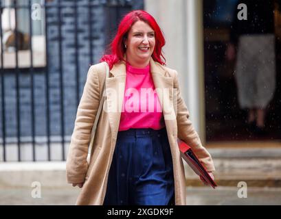 Louise Haigh, secrétaire d'État aux Transports, à Downing Street pour la première réunion du Cabinet du gouvernement Keir Starmers. Banque D'Images