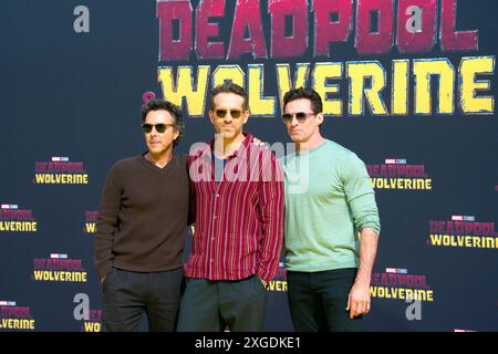 Deadpool & Wolverine , Fan-Event auf dem Uber Platz, Berlin, 07.07.2024 Shawn Levy Regisseur, die Darsteller Ryan Reynolds, Hugh Jackman, DEADPOOL & WOLVERINE Kinostart : 24.07.2024, Rot-Gelber Teppich beim Fan-Event auf dem Uber Platz in Berlin, 07.07.2024 Berlin Deutschland, allemagne *** Deadpool Wolverine , Fan Event at the Uber Platz, Berlin, Berlin 07 07 07 2024 Shawn Levy réalisateur , les acteurs Ryan Reynolds, Hugh Jackman, DEADPOOL WOLVERINE Movie release 24 07 2024 , tapis jaune rouge à l'événement des fans à l'Uber Platz à Berlin, 07 07 07 2024 Berlin Allemagne, allemagne Copyright : xChristianxBehringx Banque D'Images