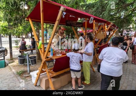 Kutaisi, Géorgie - 15 juin 2024 : Kutaisi accueille le Zarzeimi Food Festival avec le soutien de l'Organisation des Nations Unies pour l'alimentation et l'agriculture an Banque D'Images