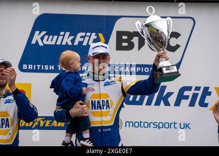 Andover, Hampshire - 9 juin 2024 : British Touring car Championship Thruxton Round 12 Ash Sutton 1 Napa Racing UK Banque D'Images