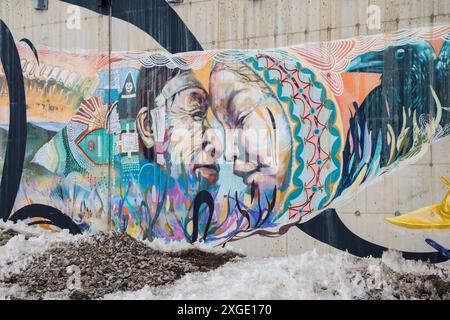 Murale de salutation des Inuits sous le thème 'Come Together' à l'Hôpital général Qikiqtani à Iqaluit, Nunavut, Canada Banque D'Images