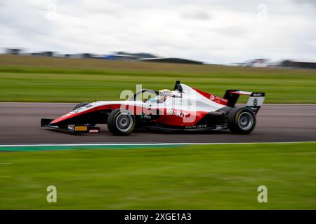 Andover, Hampshire - 8 juin 2024 : FIA Formula 4 Thruxton qualification Kai DARYANANI Fortec Motorsport Banque D'Images