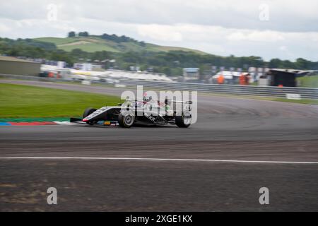Andover, Hampshire - 8 juin 2024 : Ella LLOYD JHR qualifiant FIA Formula 4 Thruxton Banque D'Images