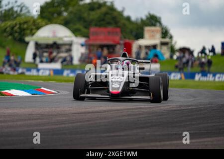 Andover, Hampshire - 8 juin 2024 : Ella LLOYD JHR qualifiant FIA Formula 4 Thruxton Banque D'Images
