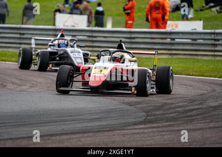 Andover, Hampshire - 8 juin 2024 : qualification FIA Formula 4 Thruxton Nina GADEMAN Fortec Motorsport Banque D'Images