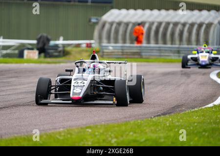 Andover, Hampshire - 8 juin 2024 : Ella LLOYD JHR qualifiant FIA Formula 4 Thruxton Banque D'Images