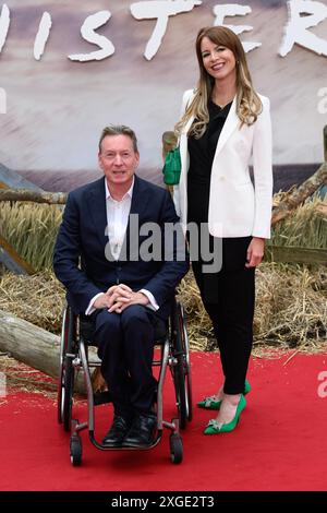 Londres, Royaume-Uni. 8 juillet 2024. Frank Gardner et Elizabeth Rizzini arrivant à la première européenne de Twisters, Cineworld, Leicester Square. Crédit : Doug Peters/EMPICS/Alamy Live News Banque D'Images