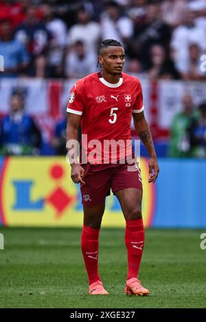 DUSSELDORF, ALLEMAGNE - 6 JUILLET : Manuel Akanji, de Suisse, lors du match de quart de finale de l'UEFA EURO 2024 opposant l'Angleterre et la Suisse à d¸sseldorf Banque D'Images