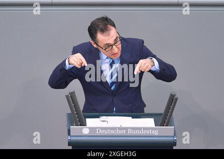 Berlin, Deutschland, 05.07.2024, Deutscher Bundestag : 182. Bundestagssitzung : Bundeslandwirtschaftsminister CEM Özdemir, Grüne hält eine Rede und gestikuliert *** Berlin, Allemagne, 05 07 2024 Bundestag allemand 182 Bundestag session le ministre fédéral de l'Agriculture CEM Özdemir, Verts, prononce un discours et gesticulates Copyright : xdtsxNachrichtenagenturx dts 43615 Banque D'Images