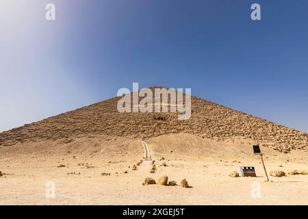 Pyramide rouge (Pyramide du Nord), Pyramide du pharaon Sneferu (Snofru, Snefru), nécropole de Dahshur, désert de Gizeh, gouvernorat de Gizeh, Egypte, Afrique du Nord, Afrique Banque D'Images