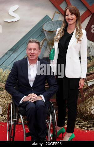 Londres, Royaume-Uni. 08 juillet 2024. Frank Gardner et Elizabeth Rizzini assistent à la première européenne des Twisters au Cineworld de Leicester Square, à Londres. (Photo de Cat Morley/SOPA images/SIPA USA) crédit : SIPA USA/Alamy Live News Banque D'Images