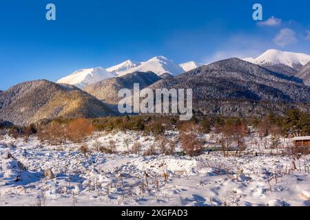 Bansko, Bulgarie Resort hiver vue panoramique sur la neige Pirin montagnes pics Banque D'Images