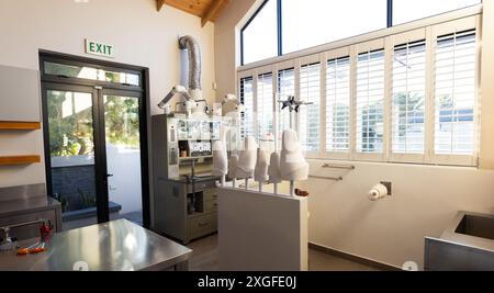 Laboratoire prothétique avec équipement avancé et outils pour la création de membres artificiels, espace de copie Banque D'Images