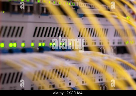 Cette image fait partie d'une série de gros plans de différents équipements de réseau Banque D'Images