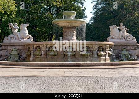 Fontaine de Wittelsbach, fontaine monumentale de Wittelsbach par Adolf von Hildebrand, allégorie de la puissance destructrice et créatrice de l'eau Banque D'Images