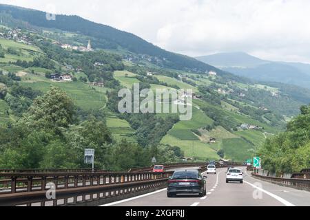 Autostrada del Brennero A22 à Klausen/Chiusa, Trentin-Haut-Adige/Sudtirol, Italie© Wojciech Strozyk / Alamy Stock photo *** légende locale *** Banque D'Images