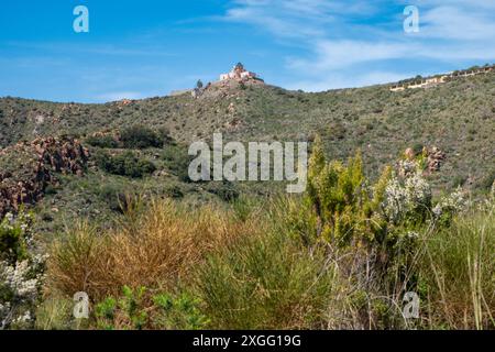 Vue imprenable le long de la côte de l'île de Lipari, îles éoliennes, Italie Banque D'Images