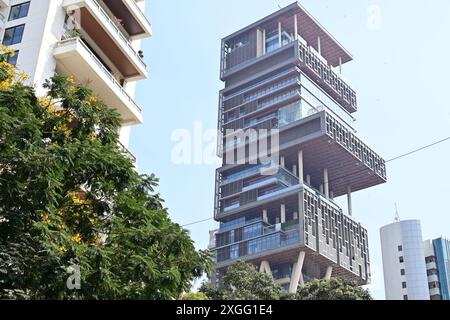 Mumbai, Inde - 15 avril 2024 : bâtiment Antilia, c'est la résidence du milliardaire indien Mukesh Ambani, le gratte-ciel-manoir est l'un des WO Banque D'Images