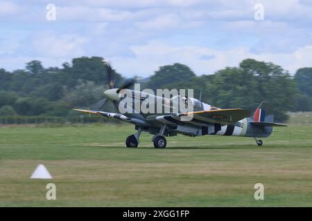 Supermarine Spitfire HF Mk. IX roulage à Headcorn Airfield Banque D'Images