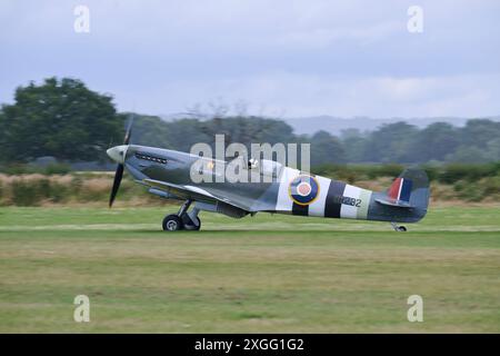 Supermarine Spitfire HF Mk. IX roulage à Headcorn Airfield Banque D'Images