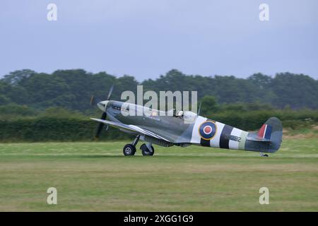 Supermarine Spitfire HF Mk. IX roulage à Headcorn Airfield Banque D'Images