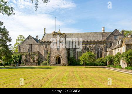 Le Grand Hall dans la cour du domaine de Dartington, Darlington, sud du Devon, Angleterre, Royaume-Uni, Europe Banque D'Images