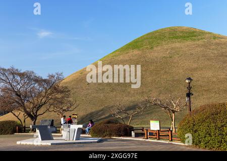 Complexe de tombes de Daereungwon, site du patrimoine mondial de l'UNESCO, Gyeongju, Corée du Sud, Asie Banque D'Images