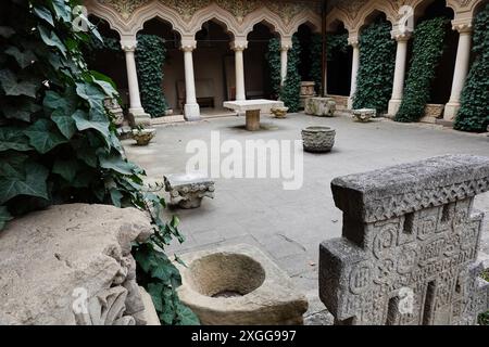 La minuscule église Stavropoleos du XVIIIe siècle, l'un des plus beaux monuments religieux de la capitale, qui faisait à l'origine partie du monastère de Stavropoleos, ol Banque D'Images