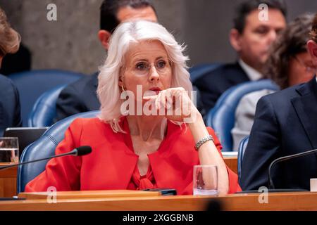 2024-07-03 Dutch Tweede Kamer débat en plénière DEN HAAG, PAYS-BAS - 3 JUILLET: ministre Mona Keijzer lors du débat plénier à la Tweede Kamer le 3 juillet 2024 à Den Haag, pays-Bas Den Haag Tweede Kamer pays-Bas contenu non disponible pour redistribution aux pays-Bas, directement ou indirectement, par l'intermédiaire de tiers. Droit d'auteur : xJohnxBeckmannx Banque D'Images