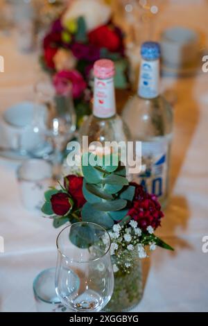 fleurs, violet, rose, bouquet de mariée, décoration, table, fleur, mariage, arrangement, événement Banque D'Images