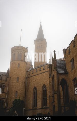 Hohenzollern, château, château de Hohenzollern, château, colline, murs, mur, mur du château, vieux château, histoire, moyen âge, château de chevalier, chevaliers, rois Banque D'Images