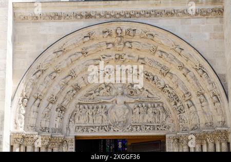 CATHÉDRALE BASILIQUE SAINT-DENIS Banque D'Images