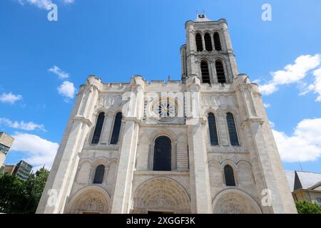 CATHÉDRALE BASILIQUE SAINT-DENIS Banque D'Images