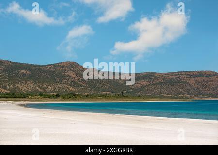 Lac Salda de couleur turquoise situé à Burdur Turquie. Nom turc Salda Golu Banque D'Images