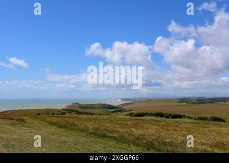 Au sommet des sept sœurs, surplombant la nature pittoresque autour avec la vue sur l'océan, Angleterre Banque D'Images