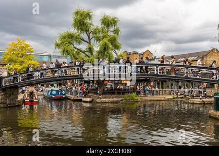 Camden Lock qui était autrefois un quai avec des écuries sur le Regent's canal populaire auprès des touristes pour les boutiques, les sites et les restaurants Camden Town UK Banque D'Images