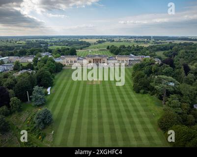 Prise de vue par drone de la spectaculaire maison de campagne néoclassique, Stowe House. Banque D'Images